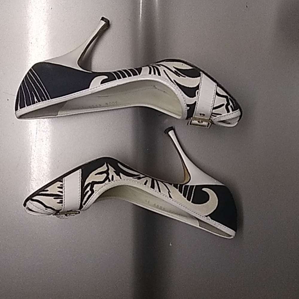 Shoes - Picture 2 of 3
